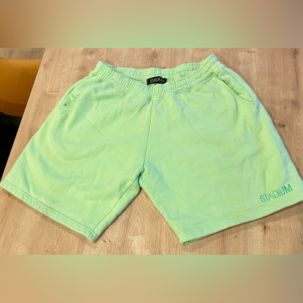 Men’s green Stadium shorts. Size 2XL.